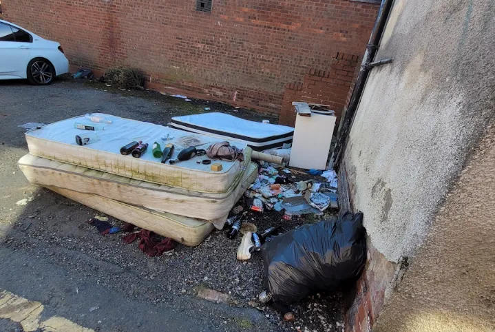 Garden before garden clearance service done by clearance experts